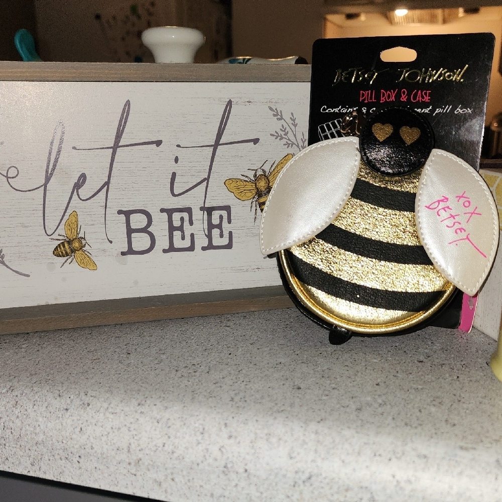 New Betsey Johnson Black & Gold BumbleBee Pill Organizer Coin Money Piece Bag